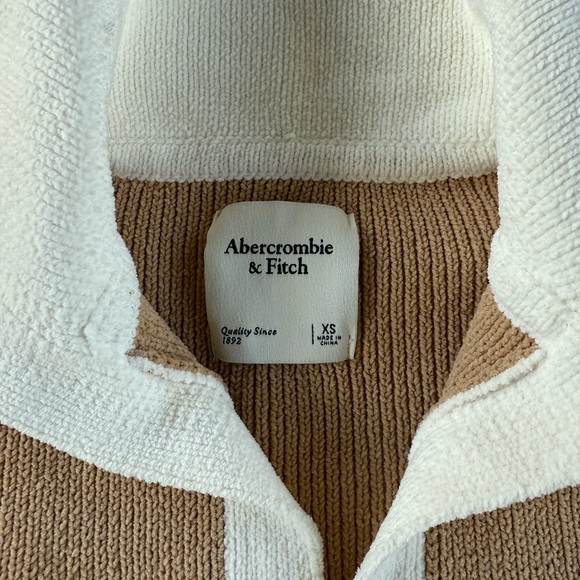 Comfy Abercrombie and Fitch two tone sweater.  Xs 🤎 - Picture 2 of 3